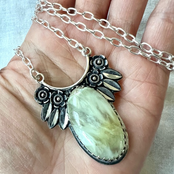 Jewelry - 925 Gorgeous Ornate Heart Chakra Prehnite Necklace